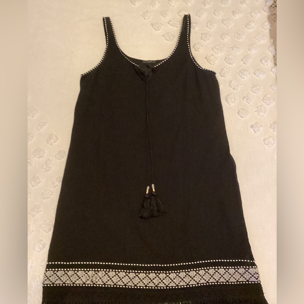J.Crew align dress-SZ L Black/Cream fringed bottom BOHO
PIT TO PIT 18”
Length 39